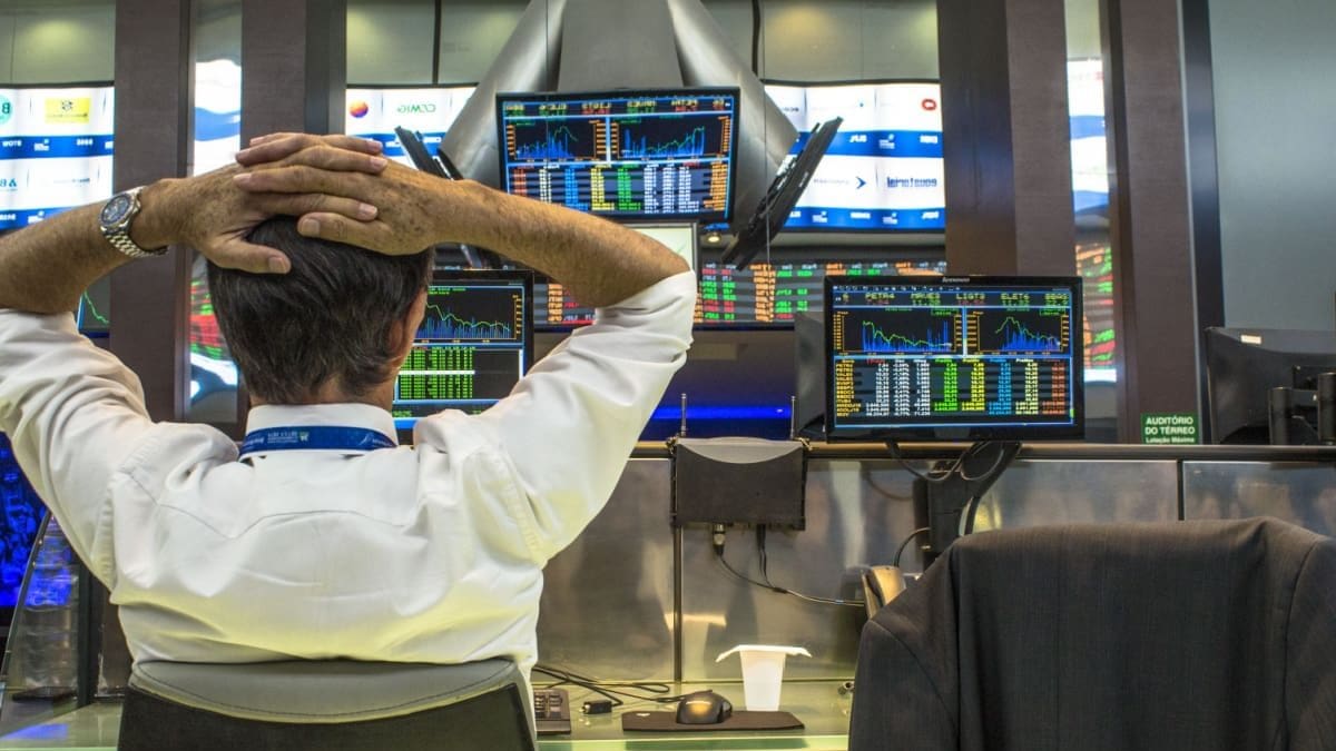 bitcoin-etfs-onzekerheid-blackrock-grayscale Por qué cae el mercado cripto: una nueva super-IA genera incertidumbre