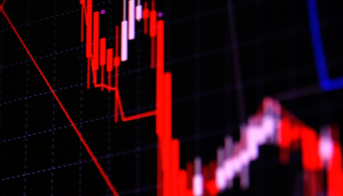 crypto-koersen-dalen Rode grafiek van dalende koers