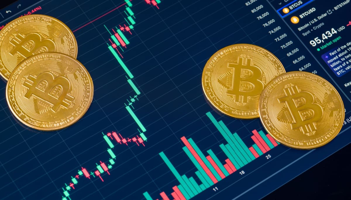 foto van bitcoins op een koersgrafiek