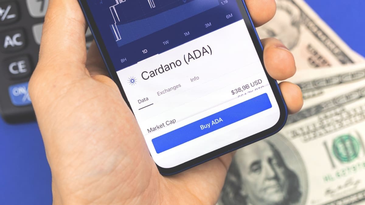 Een afbeelding van een Cardano pagina op een cryptobeurs, met een koers en data van ADA