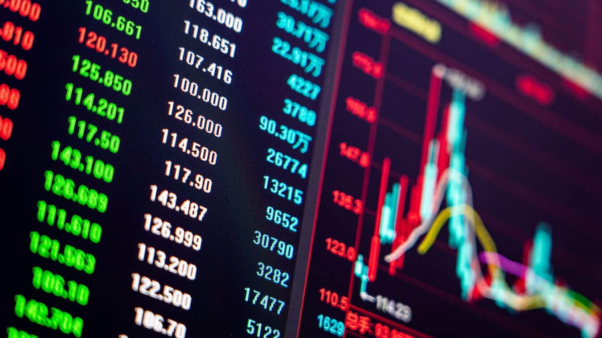 Een afbeelding van een stijgende crypto koers met een grafiek en marktdata Een afbeelding van een stijgende crypto koers met een grafiek en marktdata