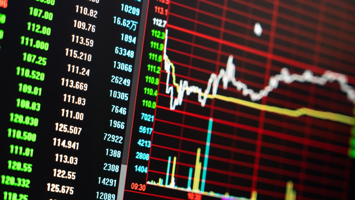 Een grafiek van een koers van een aandeel of crypto met verschillende technische indicatoren en marktdata zoals handelsvolume Een grafiek van een koers van een aandeel of crypto met verschillende technische indicatoren en marktdata zoals handelsvolume