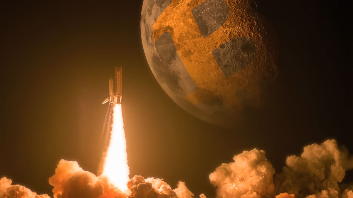 Een afbeelding van een raket die naar de maan gaat, met daarop een vaag bitcoin logo Een afbeelding van een raket die naar de maan gaat, met daarop een vaag bitcoin logo